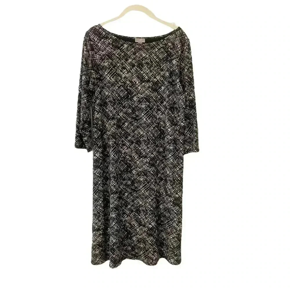 J. Jill Black White Shift Dress Small Wearever Collection 3/4 Sleeves Geometric